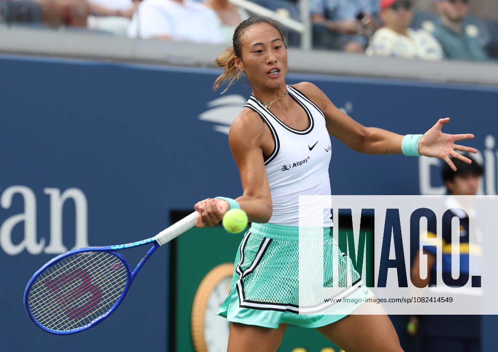 QINWEN ZHENG of China during the match against M. Keys of USA in the third round of Grand Slam tournament US Open. New York, USA. Tennis: US Open - Qinwen Zheng - ZUMAc278 20260905_zsp_c278_043