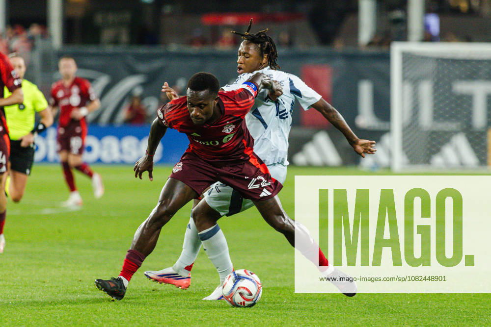 Richie Laryea of Toronto FC contests with Puso Dithejane of Chicago Fire FC during the MLS, Fussball Herren, USA Regular Season match between Toronto FC and Chicago Fire FC on September 5th, 2026 in BMO Field, Toronto, Ontario, Canada
