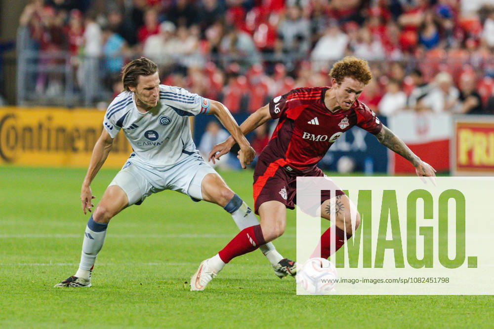 Josh Sargent of Toronto FC contests with Jack Elliott of Chicago Fire FC during the MLS, Fussball Herren, USA Regular Season match between Toronto FC and Chicago Fire FC on September 5th, 2026 in BMO Field, Toronto, Ontario, Canada