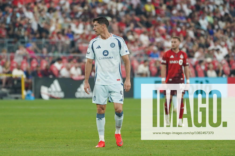 Toronto FC v Chicago Fire FC - MLS, Fussball Herren, USA Robert Lewandowski 09 of Chicago Fire FC looks on during the Major League Soccer Match between Toronto FC and Chicago Fire FC at BMO Field Stadium. on September 5, 2026 in Toronto, Canada. (Photo by Leonardo Ramirez Eyepix Group)