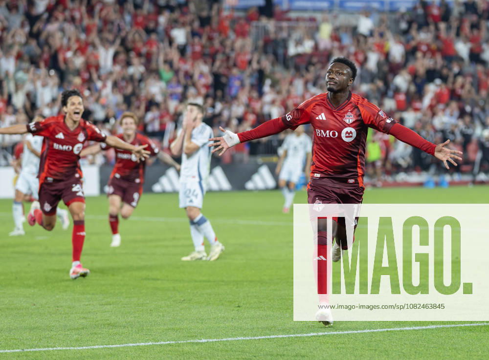 (260906) -- TORONTO, Sept. 6, 2026 -- Derrick Etienne Jr. (1st R) of Toronto FC celebrates scoring during the 2026 Major League Soccer MLS, Fussball Herren, USA regular season match between Toronto FC and Chicago Fire FC at BMO Field in Toronto, Canada, Sept. 5, 2026. (Photo by Xinhua) (SP) CANADA-TORONTO-SOCCER-MLS-TORONTO FC VS CHICAGO FIRE FC ZouxZheng