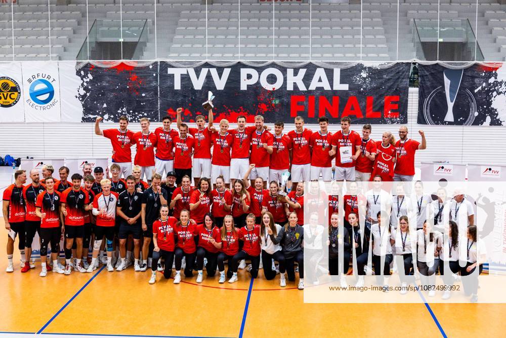 GER, Volleyball, Men, Season 26, Thuringia Cup Final, Volleyball Day, Blue Volleys Gotha vs. VSV Jena 90. Group photo shows all participants in the TVV Cup 99089 at the Erfurt Sports Hall, Rieths Sports Complex, Thuringia, Germany
