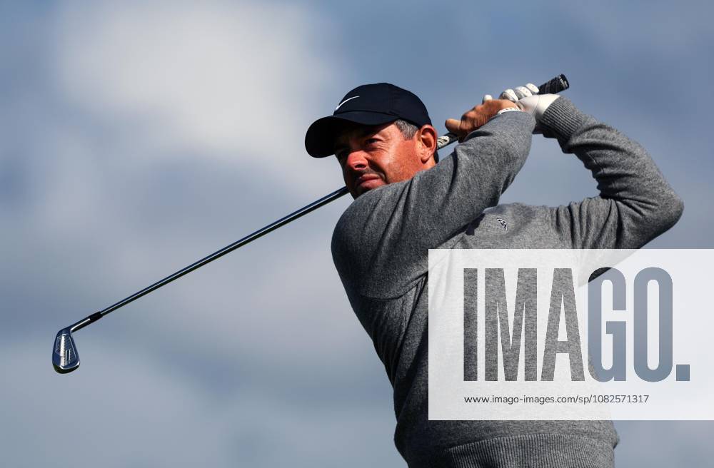 2026 Amgen Irish Open - Previews, Trump International Golf Links, Doonbeg, Clare 8 9 2026 Rory McIlroy practices at the 15th hole Rory McIlroy practices at the 15th hole 8 9 2026
