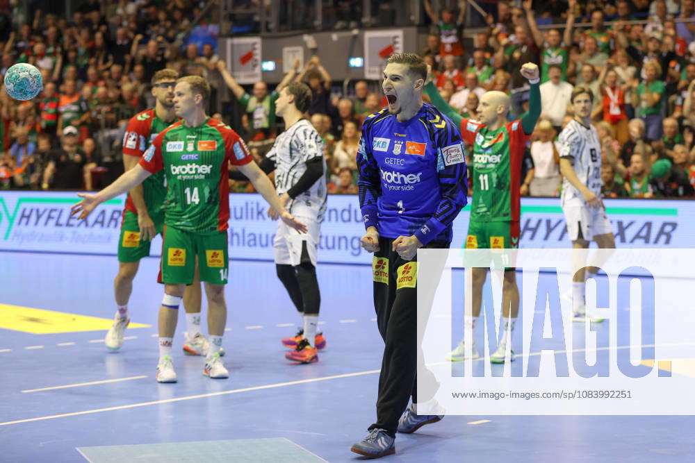 Opel HBL Handball, SC Magdeburg vs. THW Kiel,, from left: Dominik Kuzmanovic (Magdeburg), celebrating a saved shot, blocked, saved, Magdeburg goalkeeper