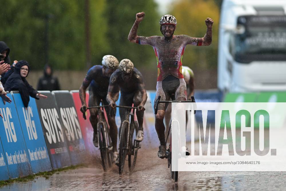 Belgian Michael Vanthourenhout celebrates as he crosses the finish line to win the men s elite race of the Berencross Meulebeke cyclocross cycling event, race 2 8 in the HG Cross competition, on Saturday 17 October 2026. DAVIDxPINTENS x190086380x