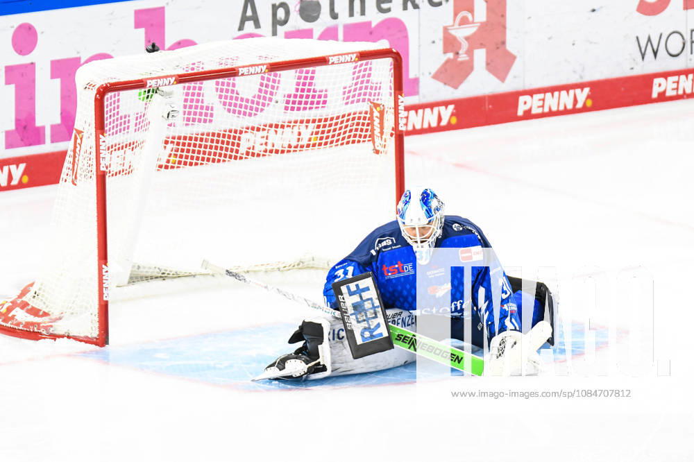 Straubing Tigers vs. Grizzlys Wolfsburg, Ice Hockey, German Ice Hockey League, Penny DEL, Matchday 10, 2026–2027 Season, October 18, 2026, Jakub Skarek, Straubing Tigers, Men s Ice Hockey, German Ice Hockey League, Penny DEL, Matchday 10, 2026–2027 Season on October 18, 2026, at the Eisstadion am Pulverturm, Straubing Tigers (blue) vs. Grizzlys Wolfsburg (beige)