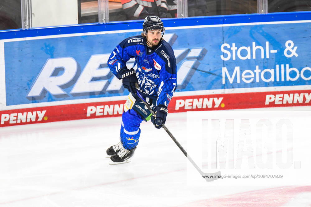 Straubing Tigers vs. Grizzlys Wolfsburg, Ice Hockey, German Ice Hockey League, Penny DEL, Matchday 10, 2026–2027 Season, October 18, 2026, Nicolas Beaudin, Straubing Tigers, Men s Ice Hockey, German Ice Hockey League, Penny DEL, Matchday 10, 2026–2027 Season on October 18, 2026, at the Eisstadion am Pulverturm, Straubing Tigers (blue) vs. Grizzlys Wolfsburg (beige)