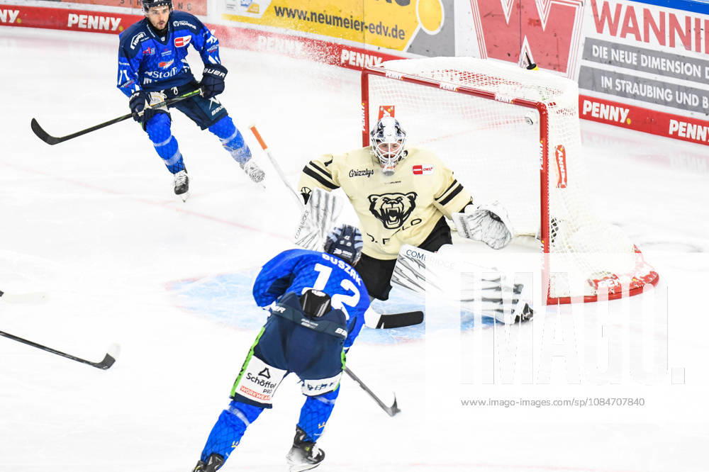 Straubing Tigers vs. Grizzlys Wolfsburg, Ice Hockey, German Ice Hockey League, Penny DEL, Matchday 10, 2026–2027 Season, October 18, 2026: Joseph Duszak of the Straubing Tigers has a scoring chance against Dustin Strahlmeier of the Grizzlys Wolfsburg, Men’s Ice Hockey, German Ice Hockey League, Penny DEL, Matchday 10, 2026–2027 Season on October 18, 2026, at the Eisstadion am Pulverturm, Straubing Tigers (blue) vs. Grizzlys Wolfsburg (beige)
