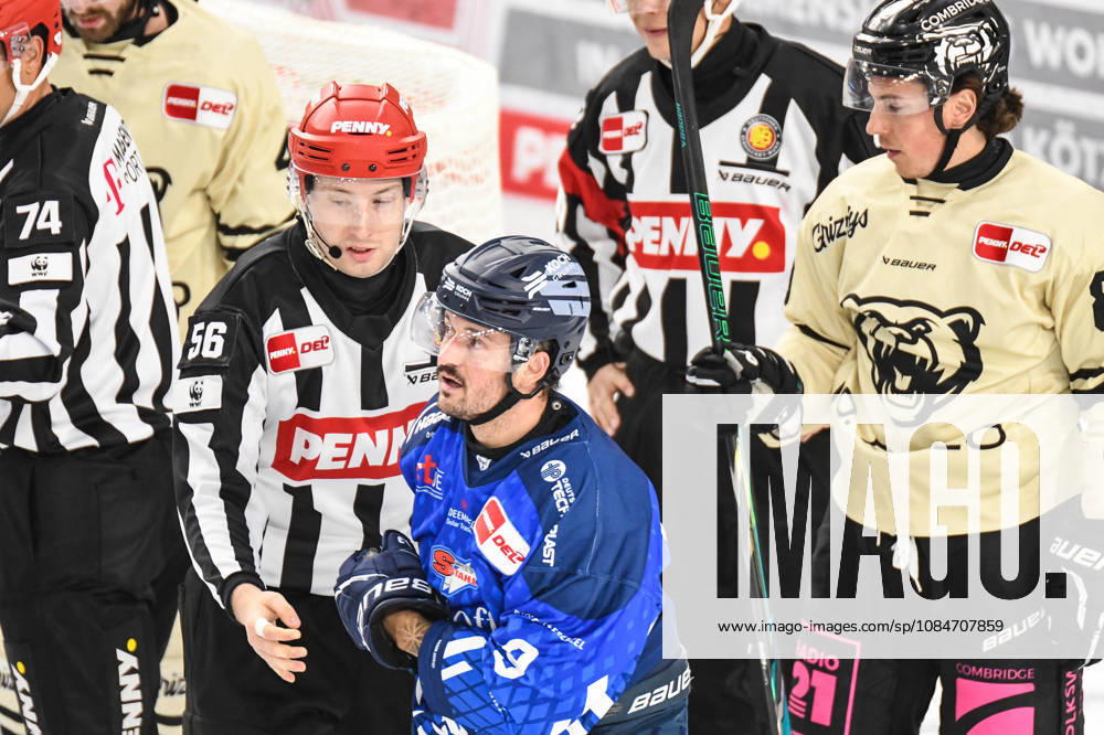 Straubing Tigers vs. Grizzlys Wolfsburg, Ice Hockey, German Ice Hockey League, Penny DEL, Matchday 10, 2026–2027 Season, October 18, 2026; Referees: Yannik Koziol and Stephan Daschner; Straubing Tigers, Men’s Ice Hockey, German Ice Hockey League, Penny DEL, Matchday 10, 2026–2027 season on October 18, 2026, at the Eisstadion am Pulverturm; Straubing Tigers (blue) vs. Grizzlys Wolfsburg (beige)