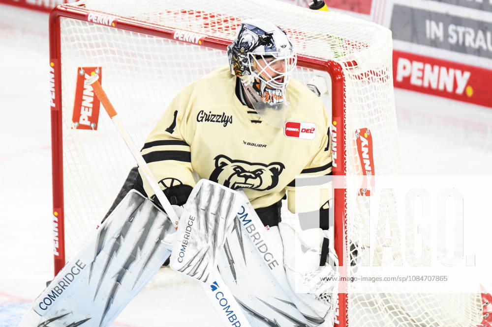 Straubing Tigers vs. Grizzlys Wolfsburg, Ice Hockey, German Ice Hockey League, Penny DEL, Matchday 10, 2026–2027 Season, October 18, 2026, Dustin Strahlmeier, Grizzlys Wolfsburg, Men s Ice Hockey, German Ice Hockey League, Penny DEL, Matchday 10, 2026–2027 Season on October 18, 2026, at the Eisstadion am Pulverturm, Straubing Tigers (blue) vs. Grizzlys Wolfsburg (beige)