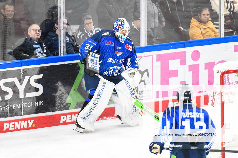 Straubing Tigers vs. Grizzlys Wolfsburg, Ice Hockey, German Ice Hockey League, Penny DEL, Matchday 10, 2026–2027 Season, October 18, 2026, Jakub Skarek, Straubing Tigers, Men s Ice Hockey, German Ice Hockey League, Penny DEL, Matchday 10, 2026–2027 Season on October 18, 2026, at the Eisstadion am Pulverturm, Straubing Tigers (blue) vs. Grizzlys Wolfsburg (beige)