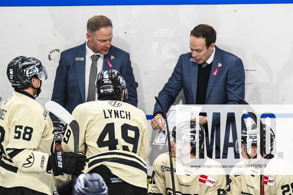 Straubing Tigers vs. Grizzlys Wolfsburg, Ice Hockey, German Ice Hockey League, Penny DEL, Matchday 10, 2026–2027 Season, October 18, 2026: Tyler Haskins and Heiko Vogler on Power Break with Robert Lynch of the Grizzlys Wolfsburg, Men’s Ice Hockey, German Ice Hockey League, Penny DEL, Matchday 10, 2026–2027 season on October 18, 2026, at the Eisstadion am Pulverturm; Straubing Tigers (blue) vs. Grizzlys Wolfsburg (beige)
