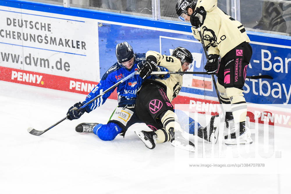 Straubing Tigers vs. Grizzlys Wolfsburg, Ice Hockey, German Ice Hockey League, Penny DEL, Matchday 10, 2026–2027 Season, October 18, 2026: Tarjo Jentzsch—Straubing Tigers Downed by Fabio Pfohl’s Grizzlys Wolfsburg, Men’s Ice Hockey, German Ice Hockey League, Penny DEL, Matchday 10, 2026–2027 Season on October 18, 2026, at the Eisstadion am Pulverturm, Straubing Tigers (blue) vs. Grizzlys Wolfsburg (beige)
