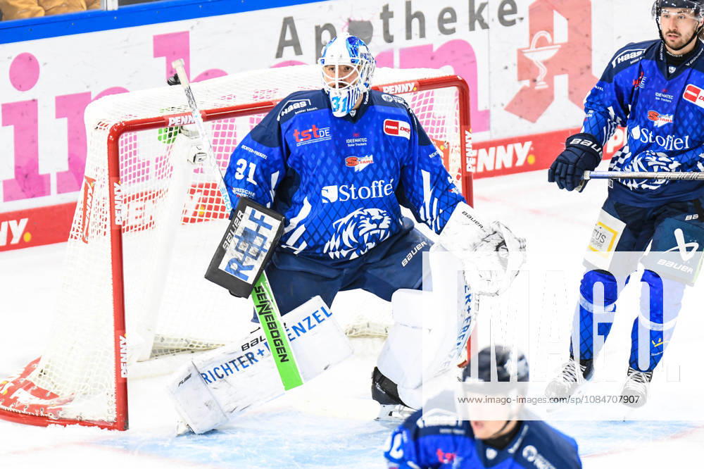 Straubing Tigers vs. Grizzlys Wolfsburg, Ice Hockey, German Ice Hockey League, Penny DEL, Matchday 10, 2026–2027 Season, October 18, 2026, Jakub Skarek, Straubing Tigers, Men s Ice Hockey, German Ice Hockey League, Penny DEL, Matchday 10, 2026–2027 Season on October 18, 2026, at the Eisstadion am Pulverturm, Straubing Tigers (blue) vs. Grizzlys Wolfsburg (beige)