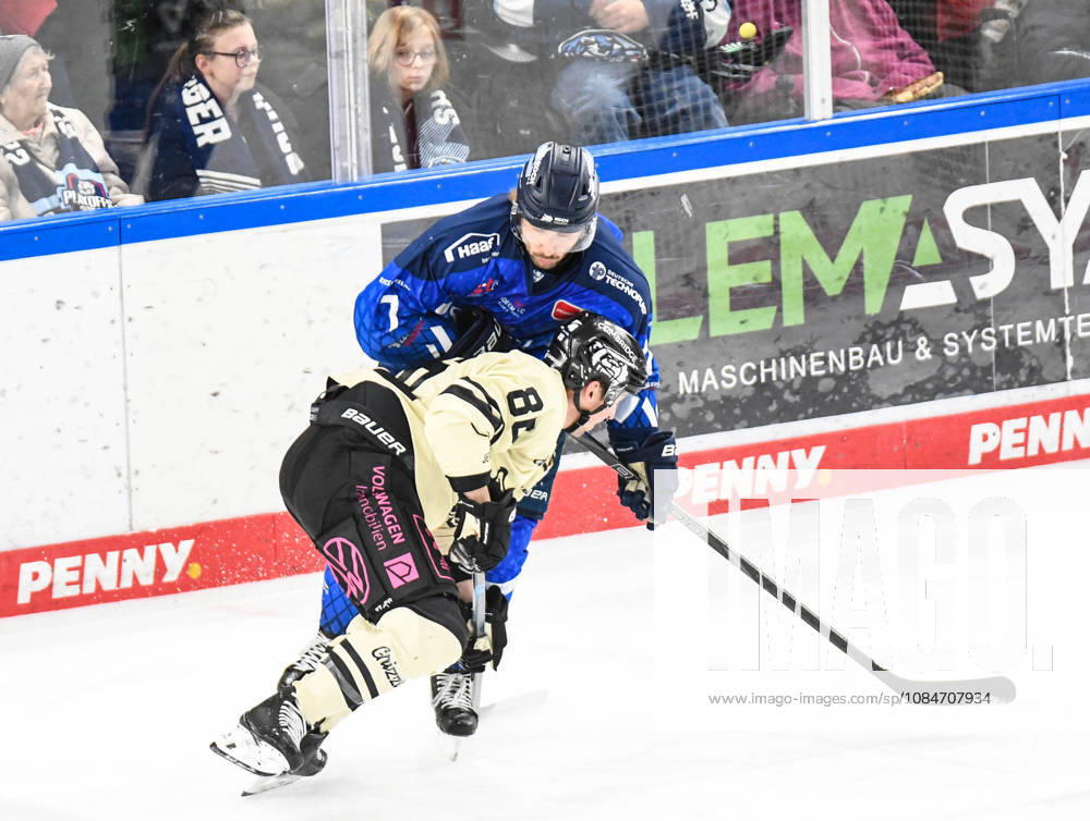 Straubing Tigers vs. Grizzlys Wolfsburg, Ice Hockey, German Ice Hockey League, Penny DEL, Matchday 10, 2026–2027 Season, October 18, 2026: Nicolas Beaudin of the Straubing Tigers battles Tyler Morley of the Grizzlys Wolfsburg, Men’s Ice Hockey, German Ice Hockey League, Penny DEL, Matchday 10, 2026–2027 Season on October 18, 2026, at the Eisstadion am Pulverturm; Straubing Tigers (blue) vs. Grizzlys Wolfsburg (beige)