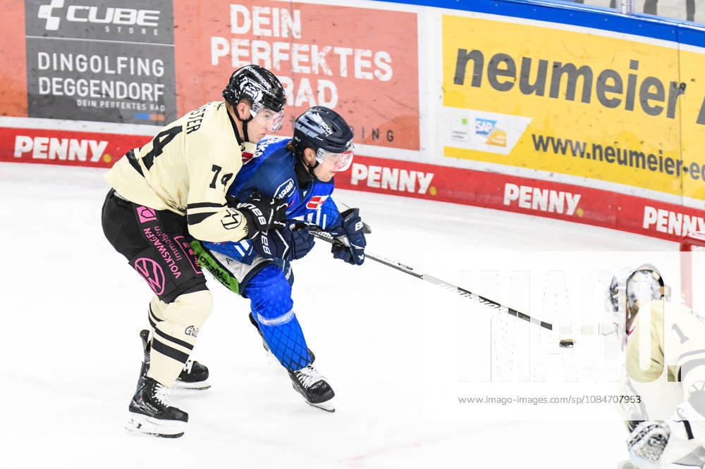 Straubing Tigers vs. Grizzlys Wolfsburg, Ice Hockey, German Ice Hockey League, Penny DEL, Matchday 10, 2026–2027 Season, October 18, 2026: Filip Varejcka (Straubing Tigers) vs. Lester Lancester (Grizzlys Wolfsburg), Men’s Ice Hockey, German Ice Hockey League, Penny DEL, Matchday 10, 2026–2027 Season on October 18, 2026, at the Eisstadion am Pulverturm, Straubing Tigers (blue) vs. Grizzlys Wolfsburg (beige)