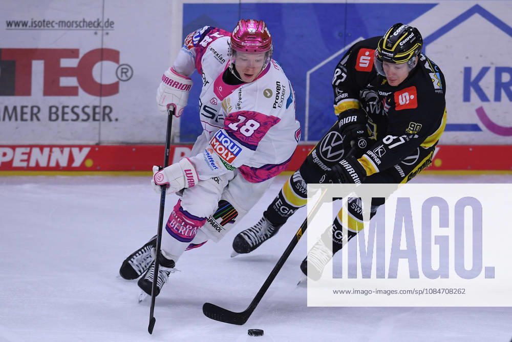 Ice Hockey Penny DEL, Matchday 10: Krefeld Pinguine vs. Eisbären Berlin on October 18, 2026, at the Yayla Arena in Krefeld. Jonas Müller (Berlin), on the left, Philip Gogulla (Krefeld); on the right, In accordance with the guidelines of the DEL (German Ice Hockey League), the publication and further use of the footage in electronic media and on devices of any kind during the game is not permitted. xRx