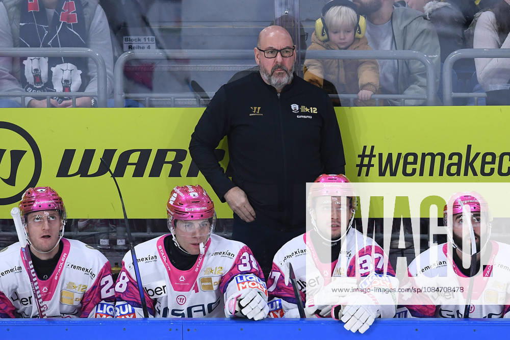 Ice Hockey: Penny DEL, Matchday 10—Krefeld Pinguine vs. Eisbären Berlin on October 18, 2026, at the Yayla Arena in Krefeld. Eric Dubois, Head Coach of Berlin. In accordance with the guidelines of the DEL (German Ice Hockey League), the publication and further use of the footage in electronic media and on devices of any kind is not permitted while the game is in progress xRx