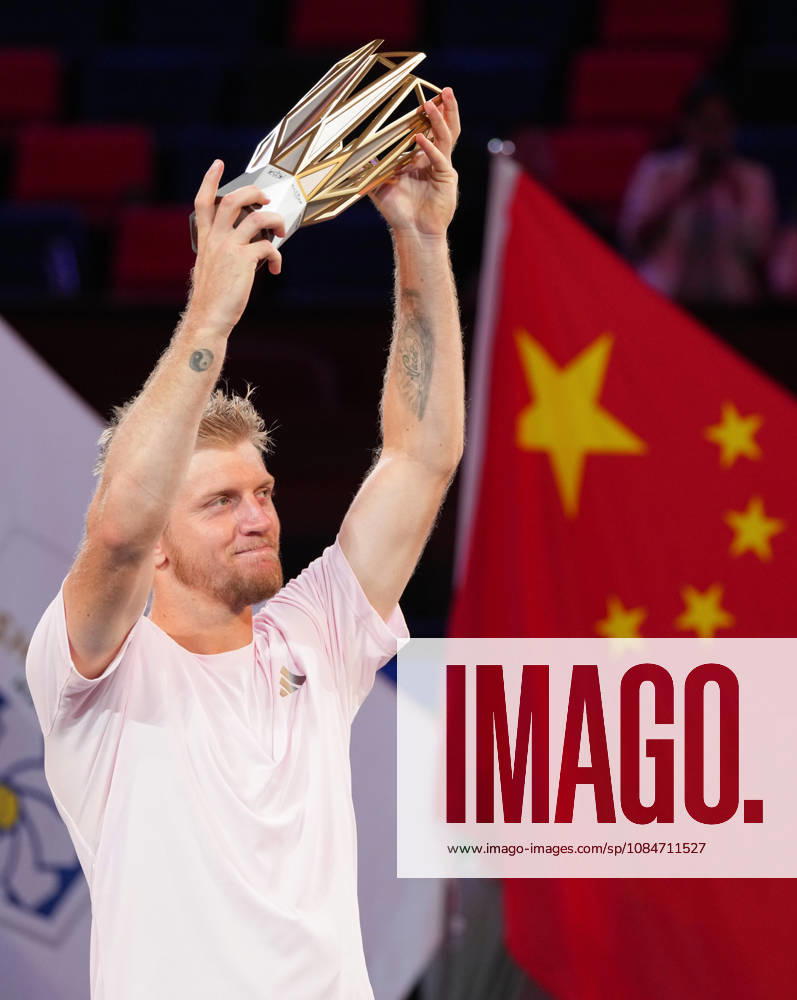 (261018) -- SHANGHAI, Oct. 18, 2026 -- Alejandro Davidovich Fokina of Spain holds the trophy on the podium after the men s singles final match at the 2026 ATP, Tennis Herren tour Shanghai Masters tennis tournament in Shanghai, China, Oct. 18, 2026. ) (SP)CHINA-SHANGHAI-TENNIS-SHANGHAI MASTERS-MEN S SINGLES (CN) DingxTing