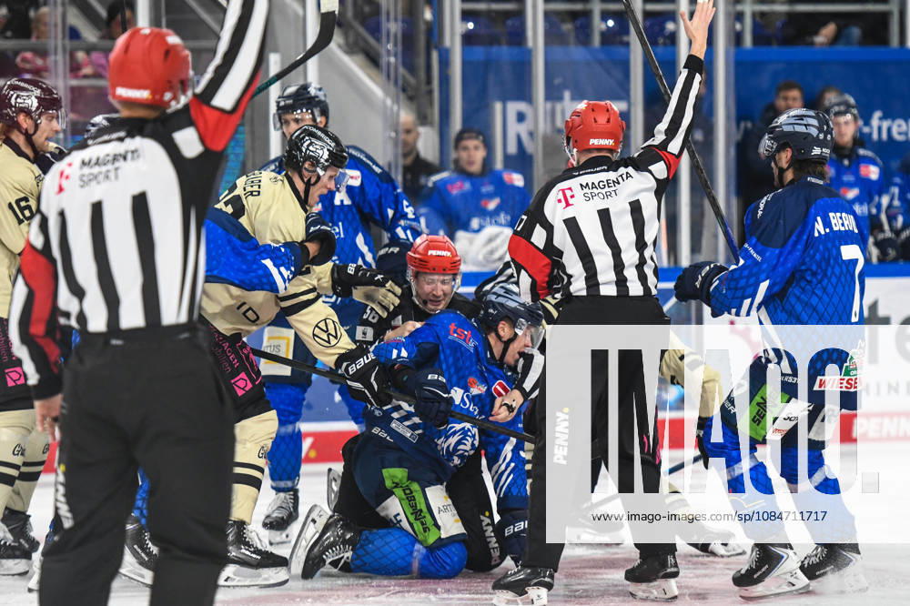 Straubing Tigers vs. Grizzlys Wolfsburg, Ice Hockey, German Ice Hockey League, Penny DEL, Matchday 10, 2026–2027 Season, October 18, 2026: Filip Varejcka of the Straubing Tigers in a scuffle with Madison Bowey of the Grizzlys Wolfsburg, Men’s Ice Hockey, German Ice Hockey League, Penny DEL, Matchday 10, 2026–2027 Season on October 18, 2026, at the Eisstadion am Pulverturm, Straubing Tigers (blue) vs. Grizzlys Wolfsburg (beige)