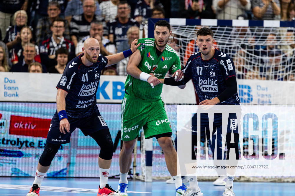 Opel HBL SG Flensburg Handewitt vs. Füchse Berlin, October 18, 2026: Battle in the Circle—Arnar Freyr Arnarsson, No. 41, SG Flensburg Handewitt, Mijajlo Marsenic No. 93, Füchse Berlin, Marko Grgic No. 17, SG Flensburg Handewitt Opel HBL SG Flensburg Handewitt vs. Füchse Berlin, GGW Arena on October 18, 2026