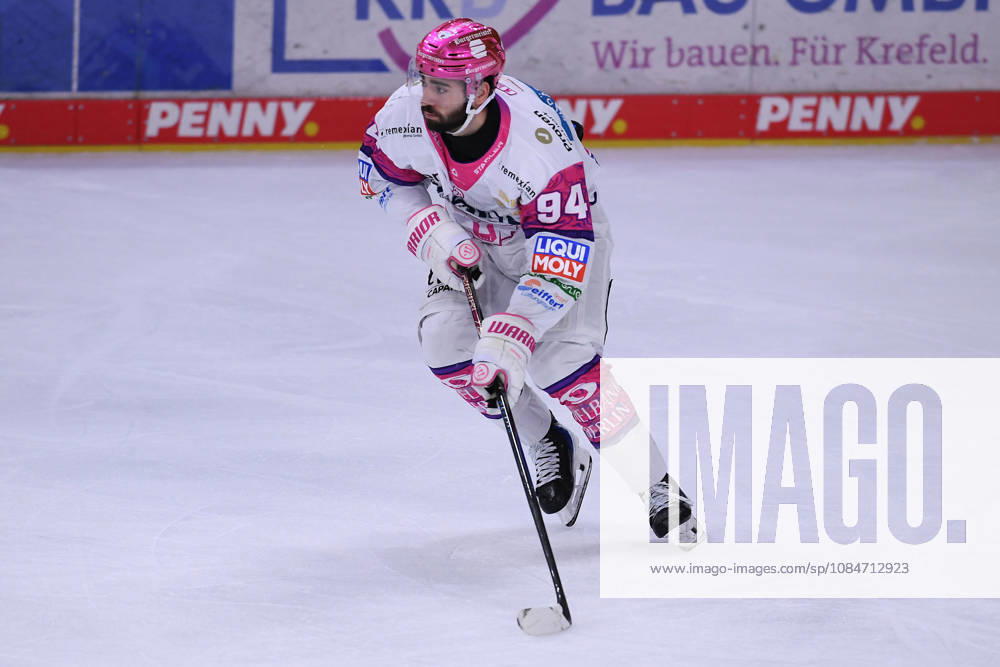 Ice Hockey: DEL Matchday 10—Krefeld Pinguine vs. Eisbären Berlin on October 18, 2026, at the Yayla Arena in Krefeld. Liam Kirk, Berlin. In accordance with the guidelines of the DEL (German Ice Hockey League), the publication and further use of the footage in electronic media and on all kind is not permitted xRx