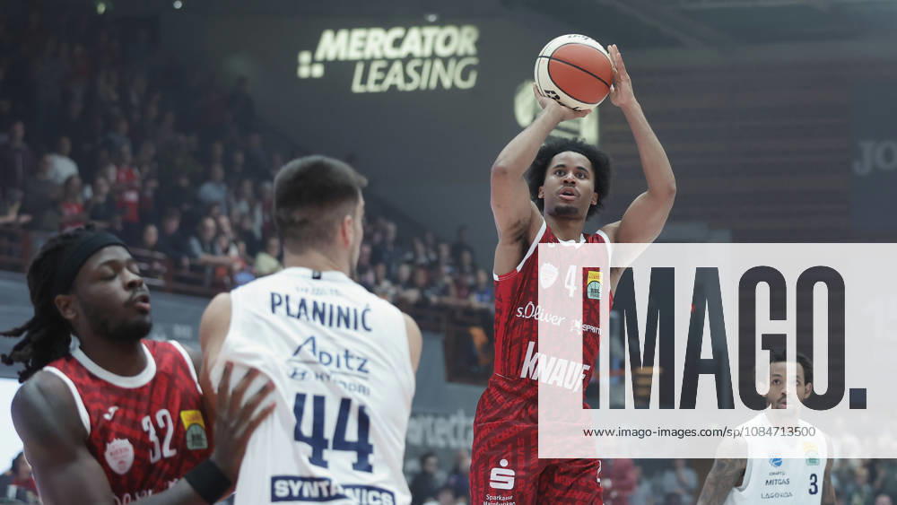 Pictured from left: Charles Thompson of the Würzburg Baskets, 32; Jure Planinic of SYNTAINICS MBC, 44; and Sam Griffin of the Würzburg Baskets, 4, with the three-pointer on 18 10 2026, Fitness First Würzburg Baskets vs. SYNTAINICS MBC, Netto BBL Cup, Round of 16, Germany, 97072, tectake Arena Würzburg,