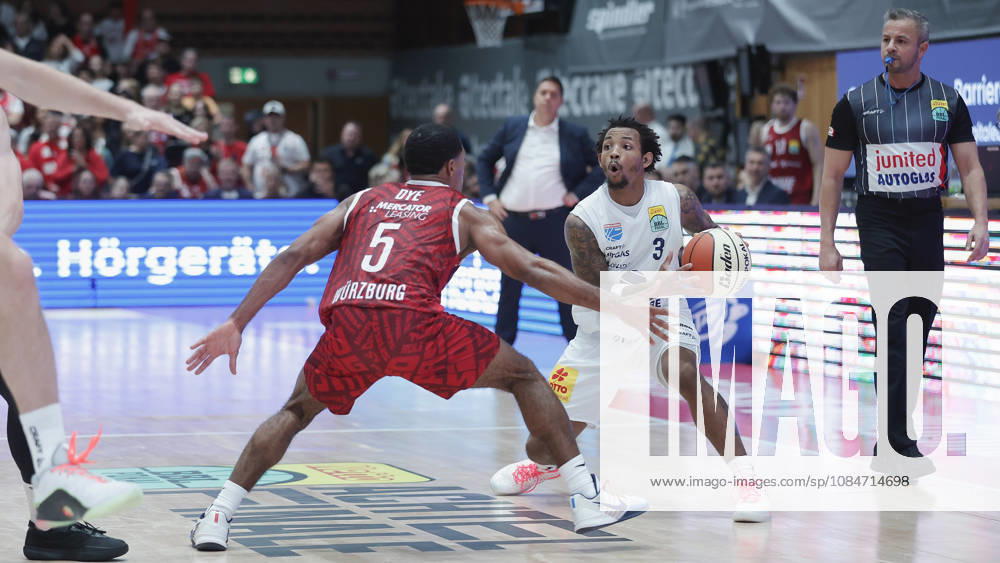 Pictured from left: Kenny Dye of Wuerzburg Baskets (5) against DeLonnie Hunt of Syntainics MBC (3) with the ball, October 18, 2026, Fitness First Würzburg Baskets vs. SYNTAINICS MBC, Netto BBL Cup, Round of 16, Germany, 97072, tectake Arena Würzburg,