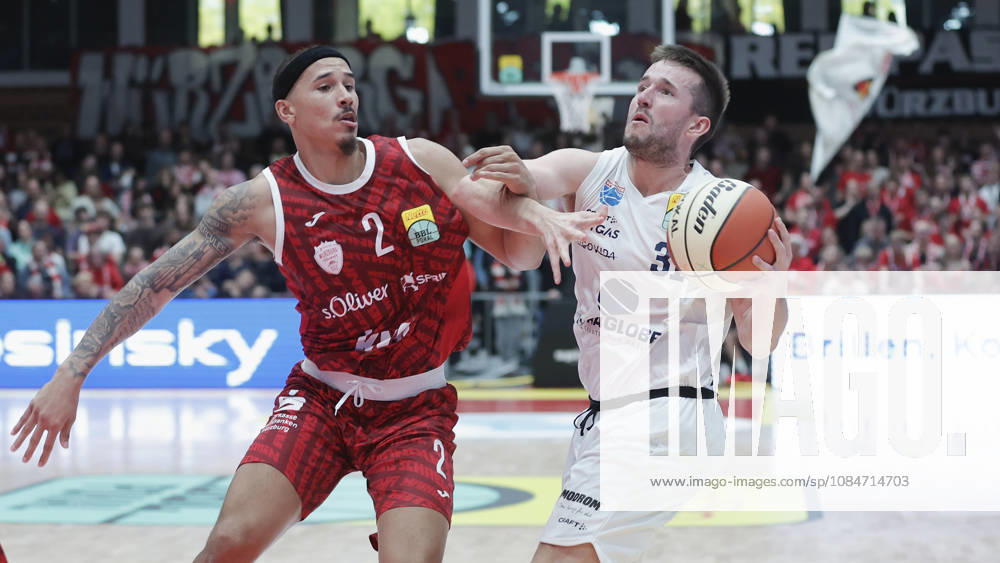 Pictured from left: Max Jones of Wuerzburg Baskets, No. 2, against Spencer Reaves of Syntainics MBC, No. 31, with the ball, October 18, 2026, Fitness First Würzburg Baskets vs. SYNTAINICS MBC, Netto BBL Cup, Round of 16, Germany, 97072, tectake Arena Würzburg,