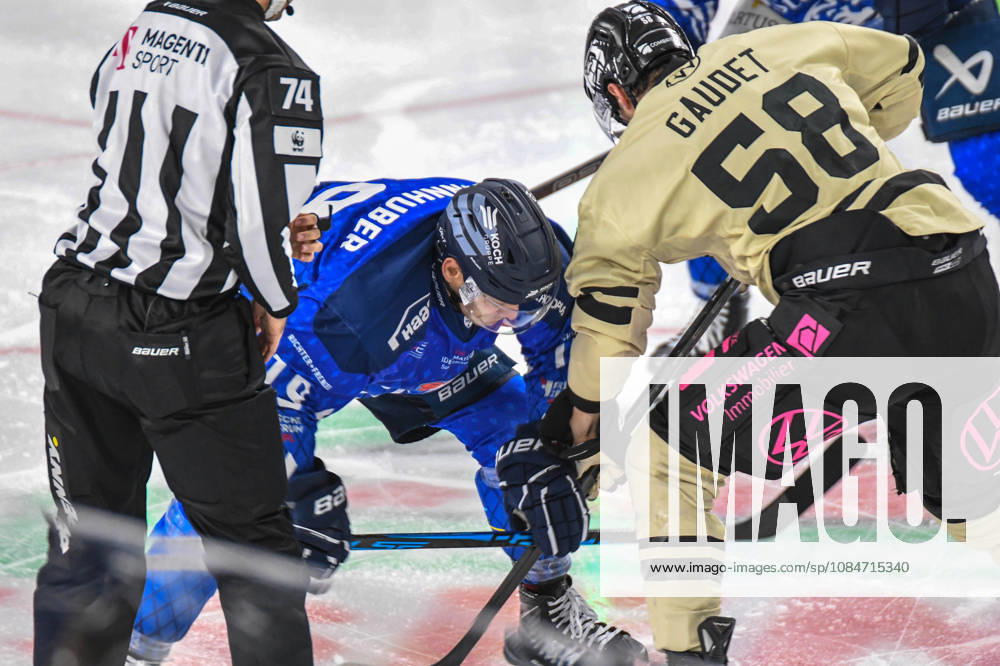 Straubing Tigers vs. Grizzlys Wolfsburg, Ice Hockey, German Ice Hockey League, Penny DEL, Matchday 10, 2026–2027 Season, October 18, 2026: Tim Brunnhuber of the Straubing Tigers and Tyler Gaudet of the Grizzlys Wolfsburg at the faceoff, Men’s Ice Hockey, German Ice Hockey League, Penny DEL, Matchday 10, 2026–2027 season on October 18, 2026, at the Eisstadion am Pulverturm; Straubing Tigers (blue) vs. Grizzlys Wolfsburg (beige)