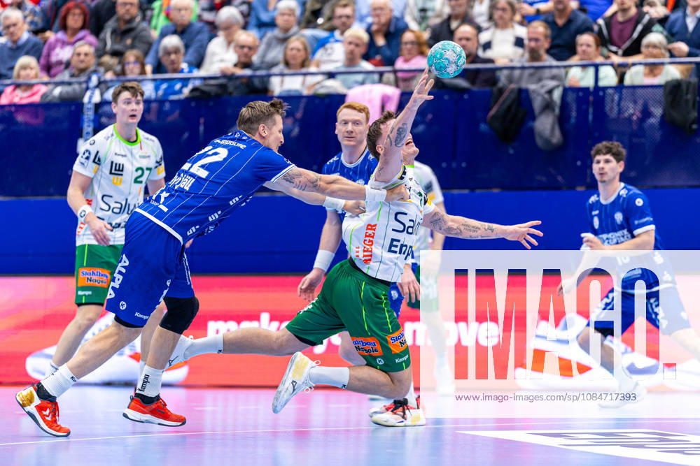 L R Adam Nyfjaell (TBV Lemgo Lippe), 22, in a one-on-one battle with Victor Kloeve (Frisch Auf Göppingen), 07 GER, TBV Lemgo Lippe vs. Frisch Auf Göppingen, Handball, 1st Bundesliga, Matchday 9, 2026–2027 season, October 18, 2026 GER, TBV Lemgo Lippe vs. Frisch Auf Göppingen, Handball, 1st Bundesliga, Matchday 9, 2026–2027 season, October 18, 2026 Lemgo