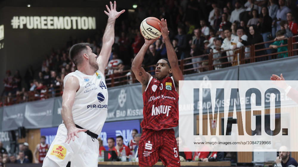 Pictured from left: Jure Planinic of Syntainics MBC, 44, against Kenny Dye of Wuerzburg Baskets, 5, with a three-pointer, 18 10 2026, Fitness First Würzburg Baskets vs. SYNTAINICS MBC, Netto BBL Cup, Round of 16, Germany, 97072, tectake Arena Würzburg,