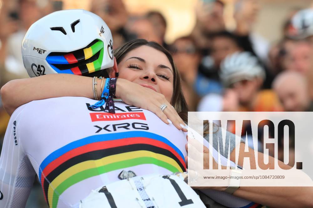 Veneto Classic - UCI Cycling race Pierre Teyssot MAXPPP ; Veneto Classic - UCI Cycling race . Bassano del Grappa, Italy on October 18, 2026. Reigning World Champion Brandon Mcnulty (USA) UAE TEAM EMIRATES XRG wins the race. Brandon Mcnulty (USA) UAE TEAM EMIRATES XRG with her girl friend. Pierre Teyssot Maxppp Bassano del Grappa Veneto Italy