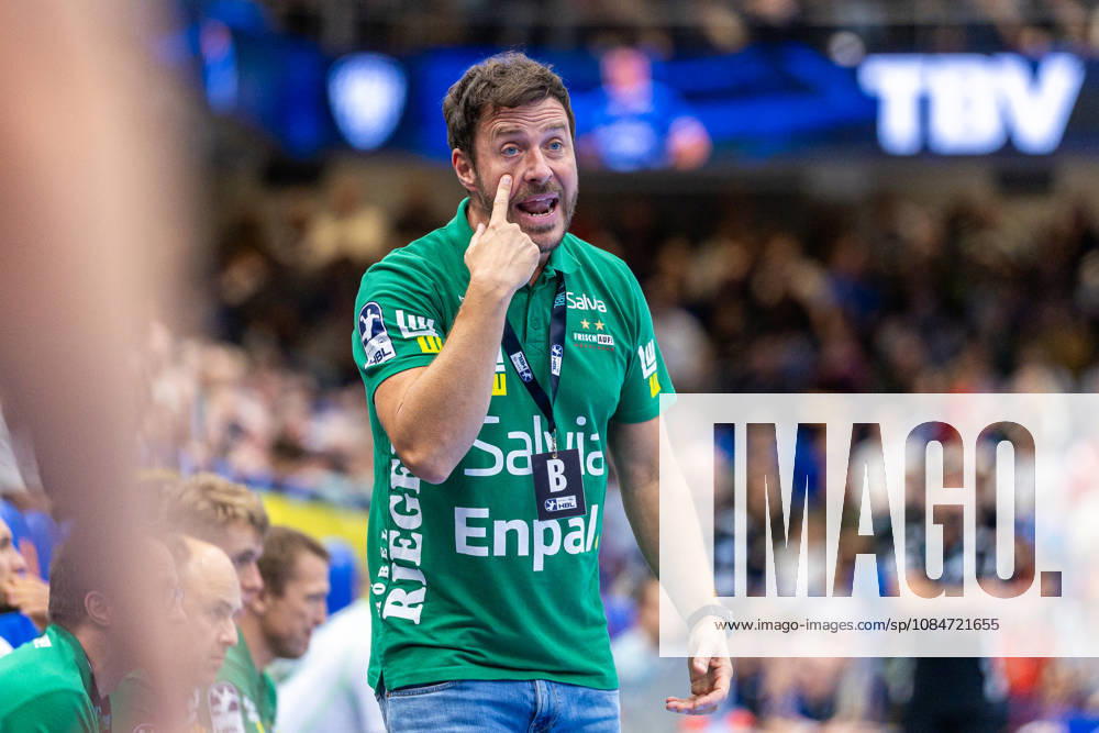 Ben Matschke, Frisch Auf Göppingen; coach reacts angrily and gestures. GER, TBV Lemgo Lippe vs. Frisch Auf Göppingen, handball, 1st Bundesliga, Matchday 9, 2026–2027 season, October 18, 2026 GER, TBV Lemgo Lippe vs. Frisch Auf Goeppingen, Handball, 1st Bundesliga, Matchday 9, 2026–2027 season, October 18, 2026 Lemgo