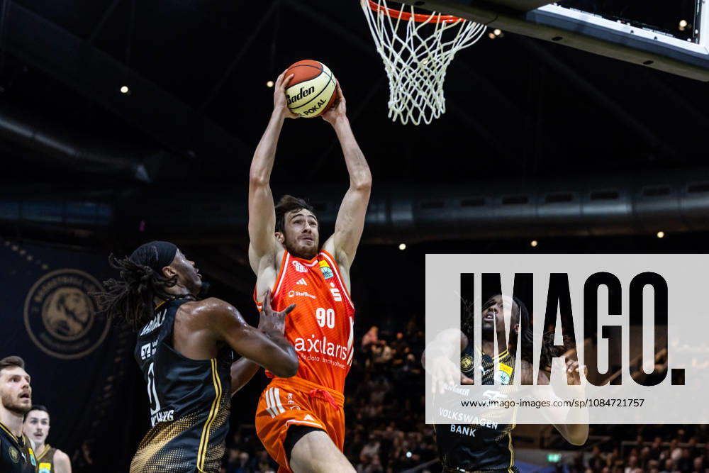 GER, BBL easyCredit Basketball Bundesliga Cup, Round of 16, Braunschweig, Basketball Löwen Braunschweig vs. Niners Chemnitz, Jannis von Seckendorff (Niners Chemnitz), 90, Braunschweig Volkswagen Arena, Lower Saxony, Germany