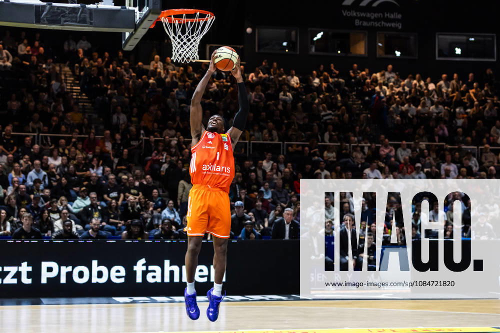 GER, BBL easyCredit Basketball Bundesliga Cup, Round of 16, Braunschweig, Basketball Löwen Braunschweig vs. Niners Chemnitz, Phlandrous Fleming Jr., Niners Chemnitz, 1, Braunschweig, Volkswagen Arena, Lower Saxony, Germany