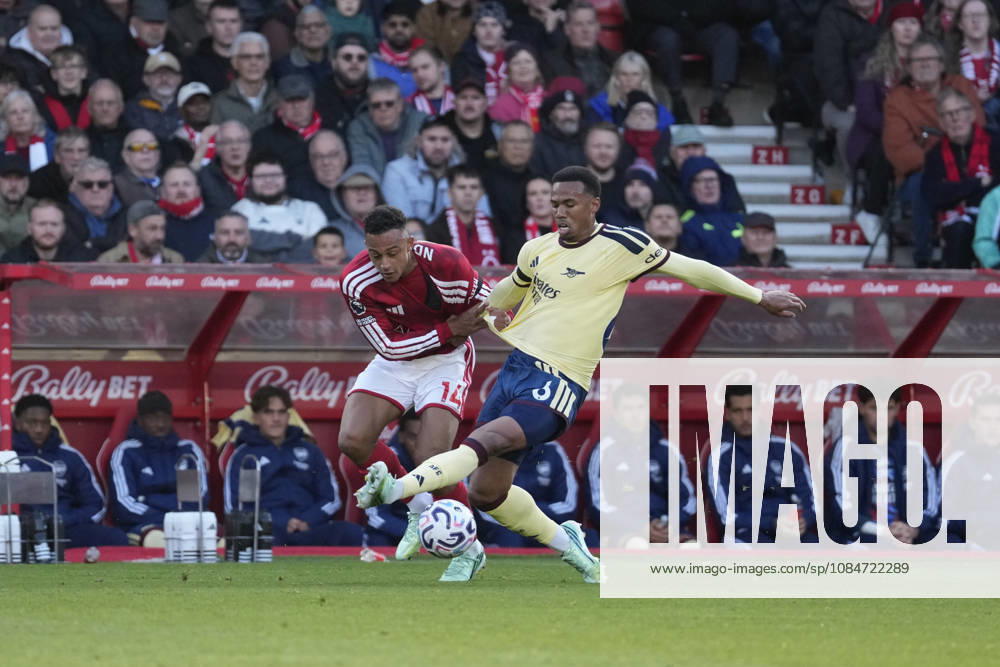 City Ground NOTTINGHAM, ENGLAND - OCTOBER 18th : Gabriel of Arsenal FC and Dan Ndoye of Nottingham Forest seen in action during the Premier league football match between Nottingham Forest and Arsenal FC at the City Ground on October 18th, 2026 in Nottingham, England. (Paul Bonser Sports Press Photo SPP)