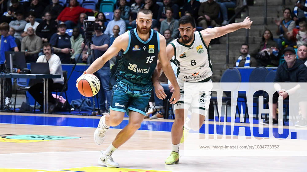 BBL Basketball Cup, Frankfurt Skyliners vs. VET Concept Gladiators Trier, Radii Caisin (Fraport Skyliners Frankfurt), Behnam Yakhchali (Gladiators Trier), Head-to-head matchup, Showdown in Frankfurt am Main