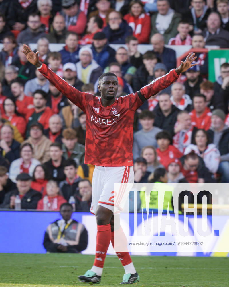 Premier League: Nottingham Forest v Arsenal Ousmane Diomande of Nottingham Forest gives his team instructions during the Premier League match Nottingham Forest vs Arsenal at City Ground, Nottingham, United Kingdom on 18 October 2026 (Photo by Maynard Manyowa News Images) Nottingham City Ground Nottinghamshire United Kingdom