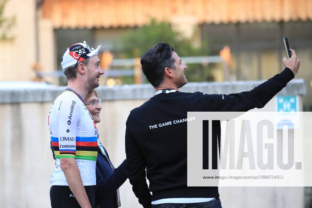 Veneto Classic - UCI Cycling race Pierre Teyssot MAXPPP ; Veneto Classic - UCI Cycling race . Bassano del Grappa, Italy on October 18, 2026. Pavel SIVAKOV (FRA) UAE Team Emirates-XRG posing for a selfie Pierre Teyssot Maxppp Bassano del Grappa Veneto Italy