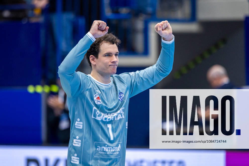 Constantin Moestl of TBV Lemgo Lippe, No. 01, celebrates after the 28–26 victory. GER, TBV Lemgo Lippe vs. Frisch Auf Göppingen, Handball, 1st Bundesliga, Matchday 9, 2026–2027 season, October 18, 2026, GER, TBV Lemgo Lippe vs. Frisch Auf Göppingen, Handball, 1st Bundesliga, Matchday 9, 2026–2027 season, October 18, 2026, Lemgo
