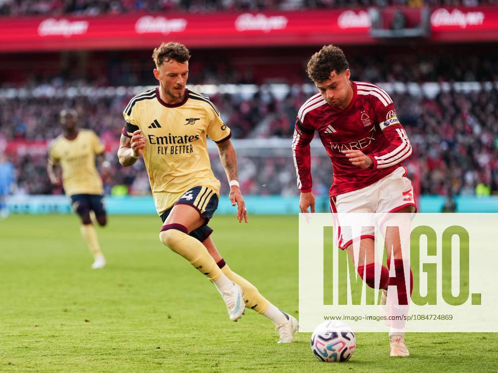 Neco Williams of Nottingham Forest under pressure from Ben White of Arsenal Nottingham Forest v Arsenal, Premier League, Football, The City Ground, Nottingham, UK - 18 Oct 2026Nottingham The City Ground United Kingdom