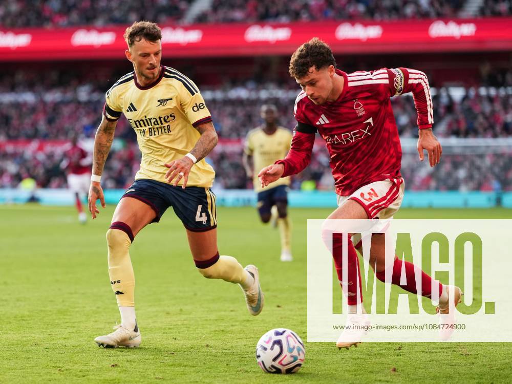 Neco Williams of Nottingham Forest under pressure from Ben White of Arsenal Nottingham Forest v Arsenal, Premier League, Football, The City Ground, Nottingham, UK - 18 Oct 2026Nottingham The City Ground United Kingdom