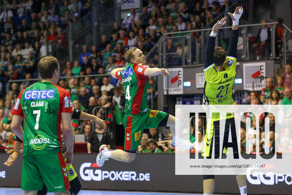 Handball Opel HBL SC Magdeburg vs. TVB Stuttgart, from left: Omar Ingi Magnusson (Magdeburg), 14 shots on goal, goal scorers, scores a goal, goal, scores the goal (Magdeburg)