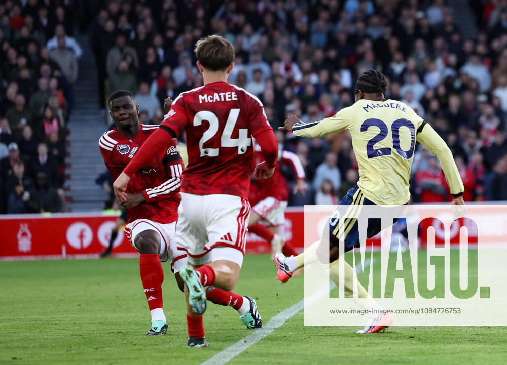 Nottingham Forest v Arsenal Premier League Noni Madueke of Arsenal shoots at goal and is blocked by Ousmane Diomande of Nottingham Forest during the Premier League match at the City Ground, Nottingham 18 10 2026 UK Newspapers OUT