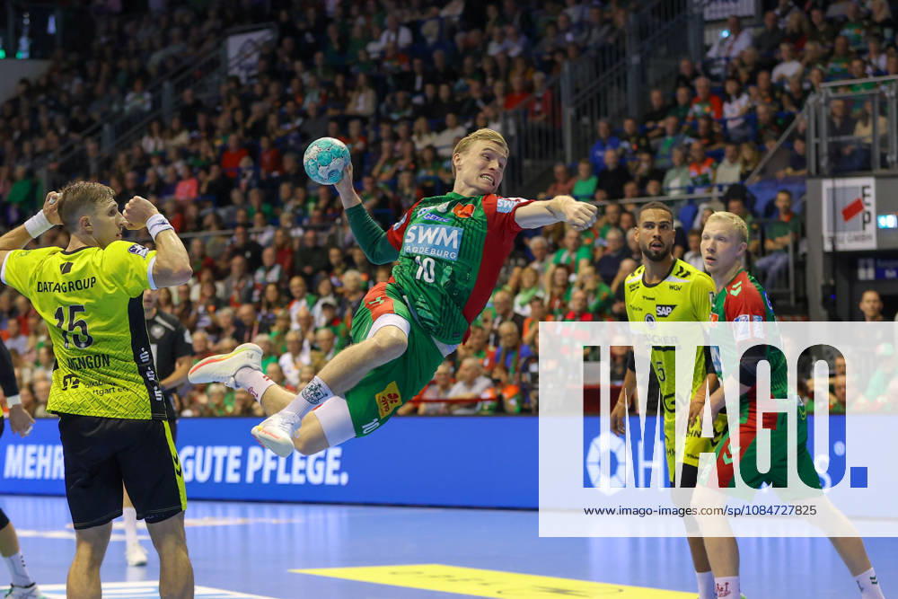 Handball Opel HBL SC Magdeburg vs. TVB Stuttgart, from left: Gisli, Thorgeir, Kristjansson (Magdeburg), 10 shots on goal, goal scorers, scores a goal, goal, scores the goal (Magdeburg)