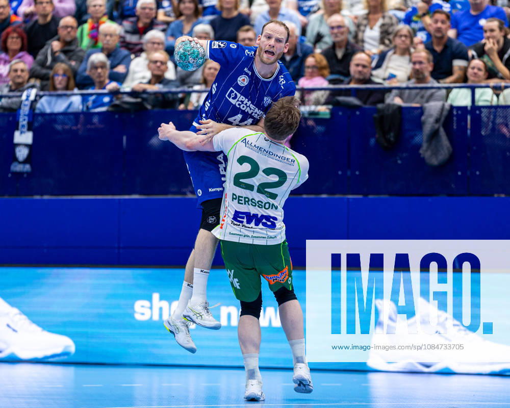 L R Lenny Rubin (TBV Lemgo Lippe), 44, in a one-on-one battle with Erik Persson (Frisch Auf Göppingen), 22, GER, TBV Lemgo Lippe vs. Frisch Auf Göppingen, Handball, 1st Bundesliga, Matchday 9, 2026–2027 season, October 18, 2026 GER, TBV Lemgo Lippe vs. Frisch Auf Göppingen, Handball, 1st Bundesliga, Matchday 9, 2026–2027 season, October 18, 2026 Lemgo