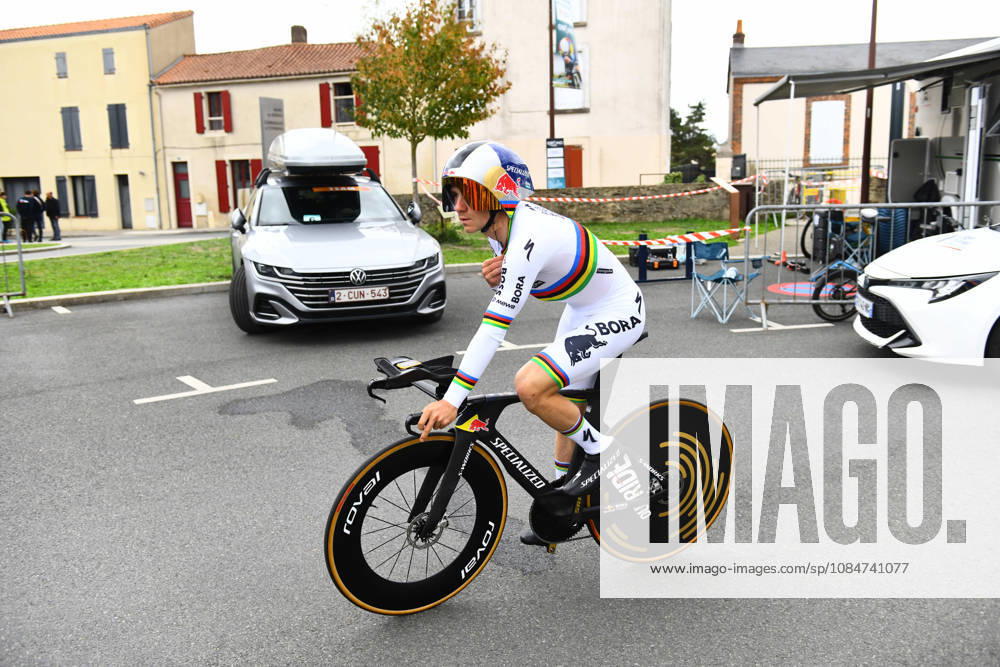 Les Herbiers, Pays De La Loire, France: Red BullÃBoraÃHansgrohes Belgian rider Remco Evenepoel competes in the Chrono des Nations in Les Herbiers, France, on October 18, 2026. Chrono Des Nations - ZUMAh284 20261018_znp_h284_023