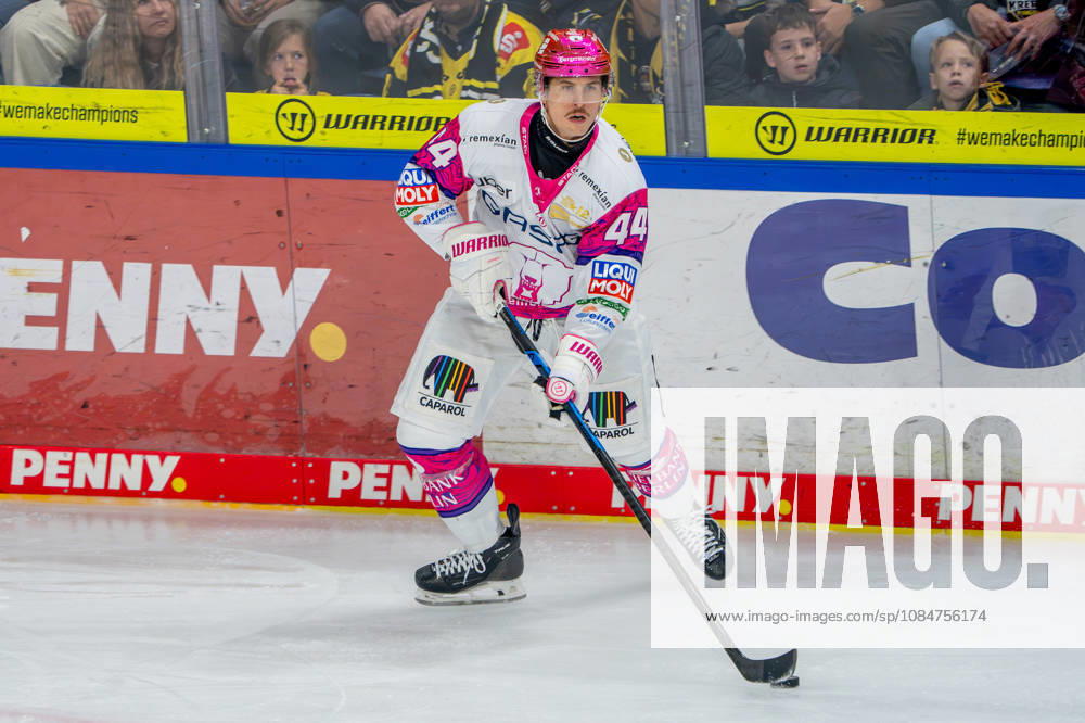 Ice Hockey, DEL, Krefeld Pinguine vs. Eisbären Berlin, 2026–27 Season, YAYLA Arena, Krefeld, Brandon Davidson, Eisbären Berlin 44, North Rhine-Westphalia, Germany