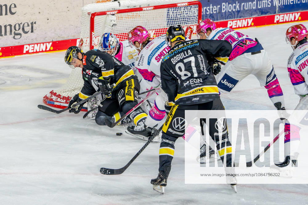Ice Hockey, DEL, Krefeld Pinguine vs. Eisbären Berlin, 2026–27 Season, YAYLA Arena, Krefeld: Adam Smith (Eisbären Berlin 04), Brandon Davidson (Eisbären Berlin 44), Markus Vikingstad (Eisbären Berlin 37) defend the goal with goalie Jonas Neffin (Eisbären Berlin 75) against Philip Gogulla (Krefeld Pinguine 87) and Adam Payerl (Krefeld Pinguine 90 North Rhine-Westphalia, Germany